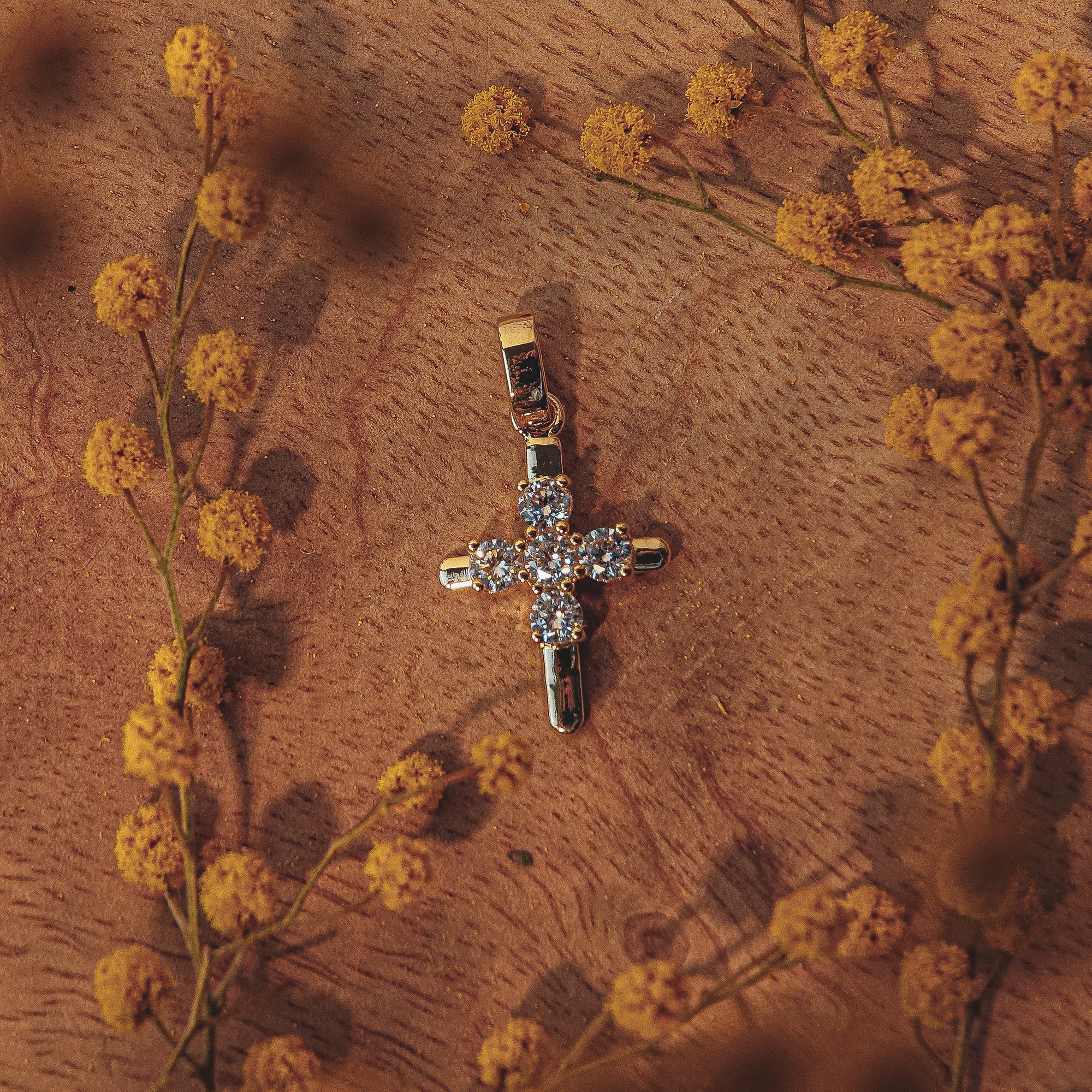 Pendentif Croix brillante en plaqué or