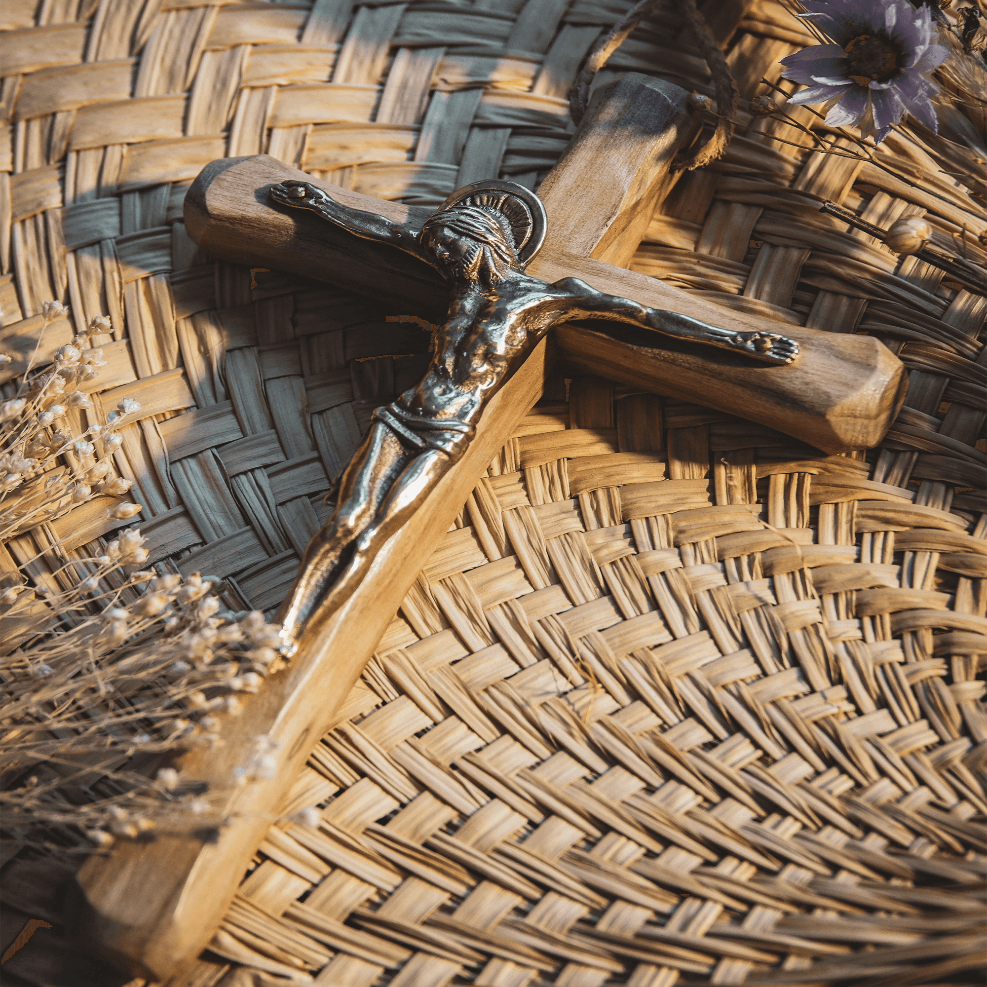 Croix Olivier fantaisie avec Christ bronze