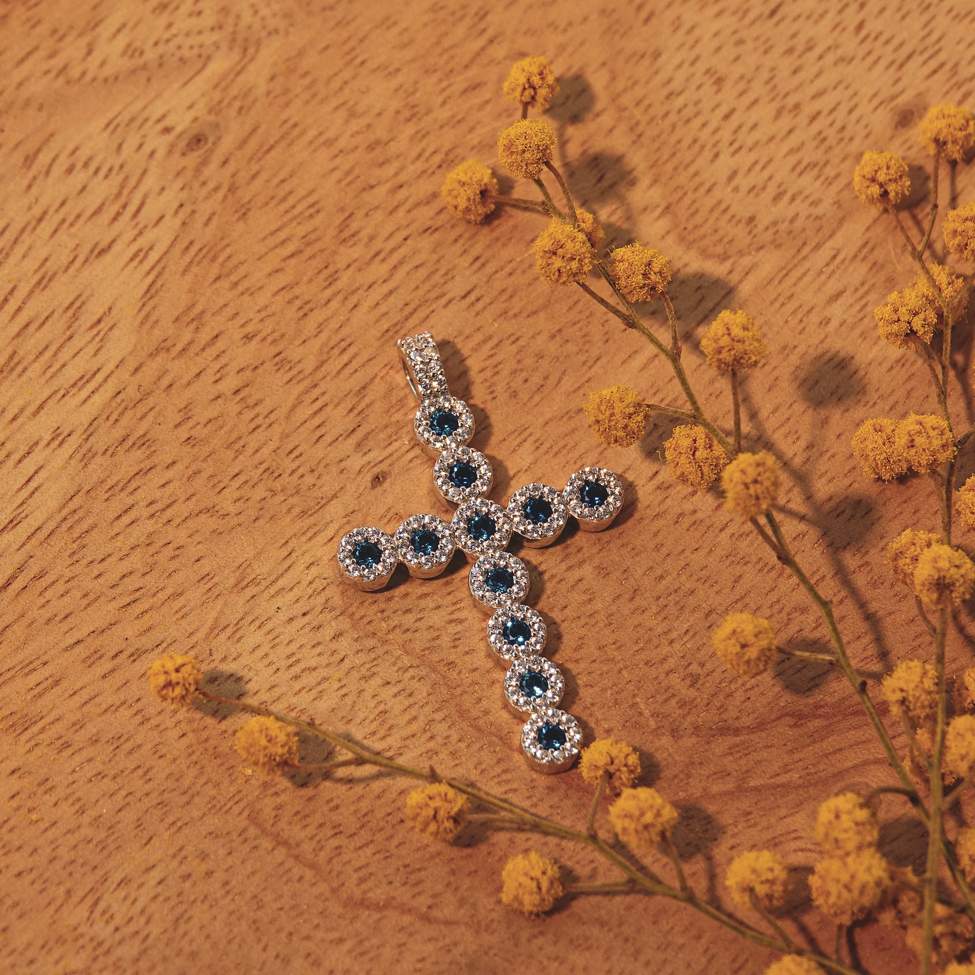 Pendentif Croix en argent et zircons bleu