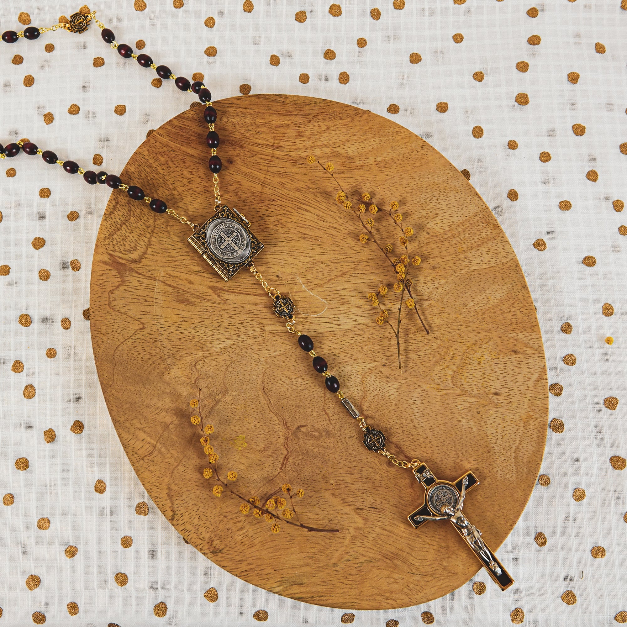 Rosaire de Saint Benoît, bois et bronze vielli