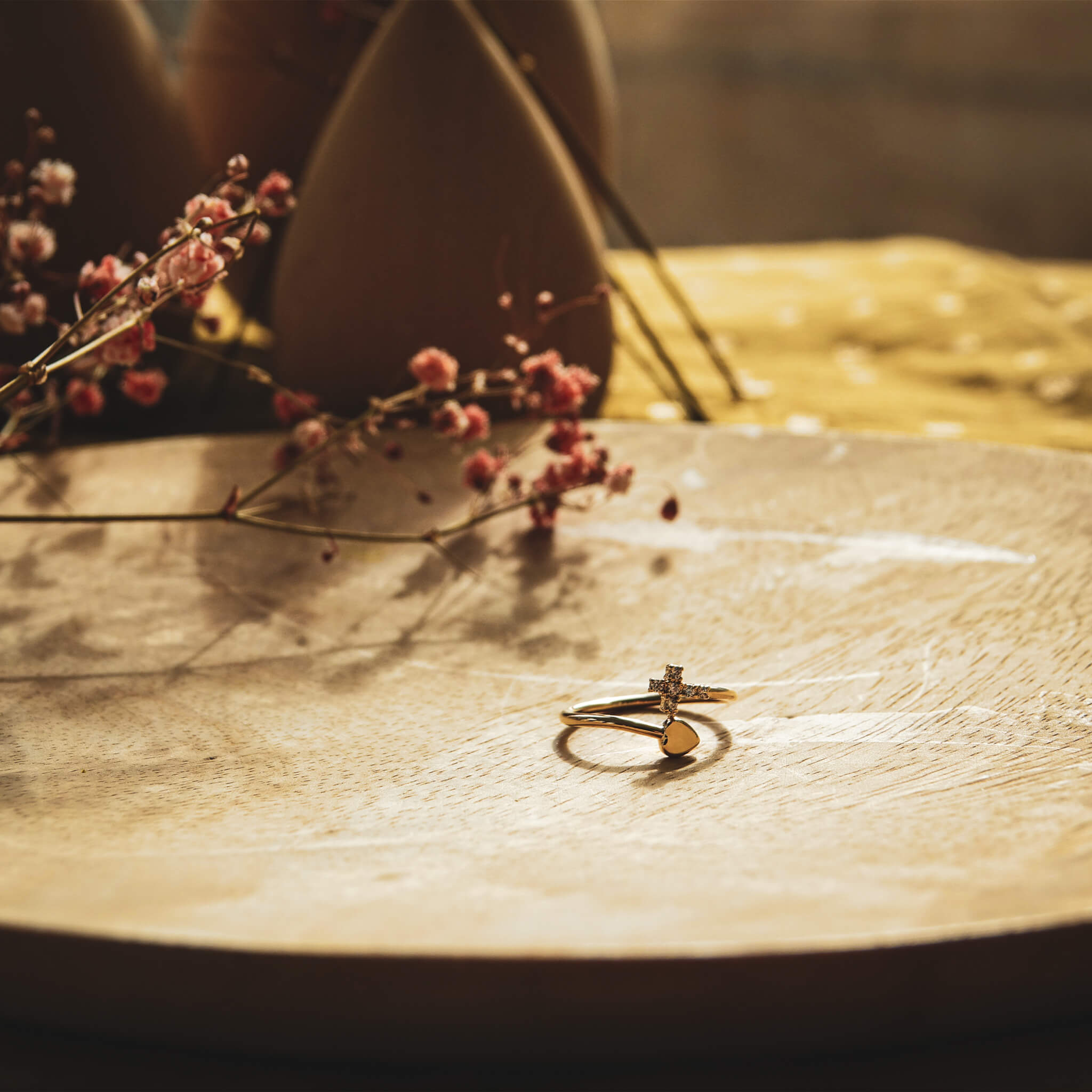 Bijou religieux : bague cœur et croix en plaqué or