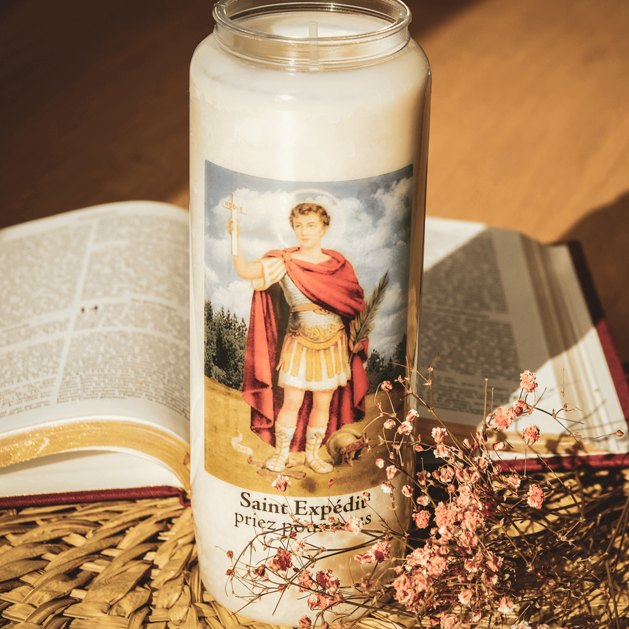 Bougie neuvaine qui accompagne vos prières pour Saint Expédit