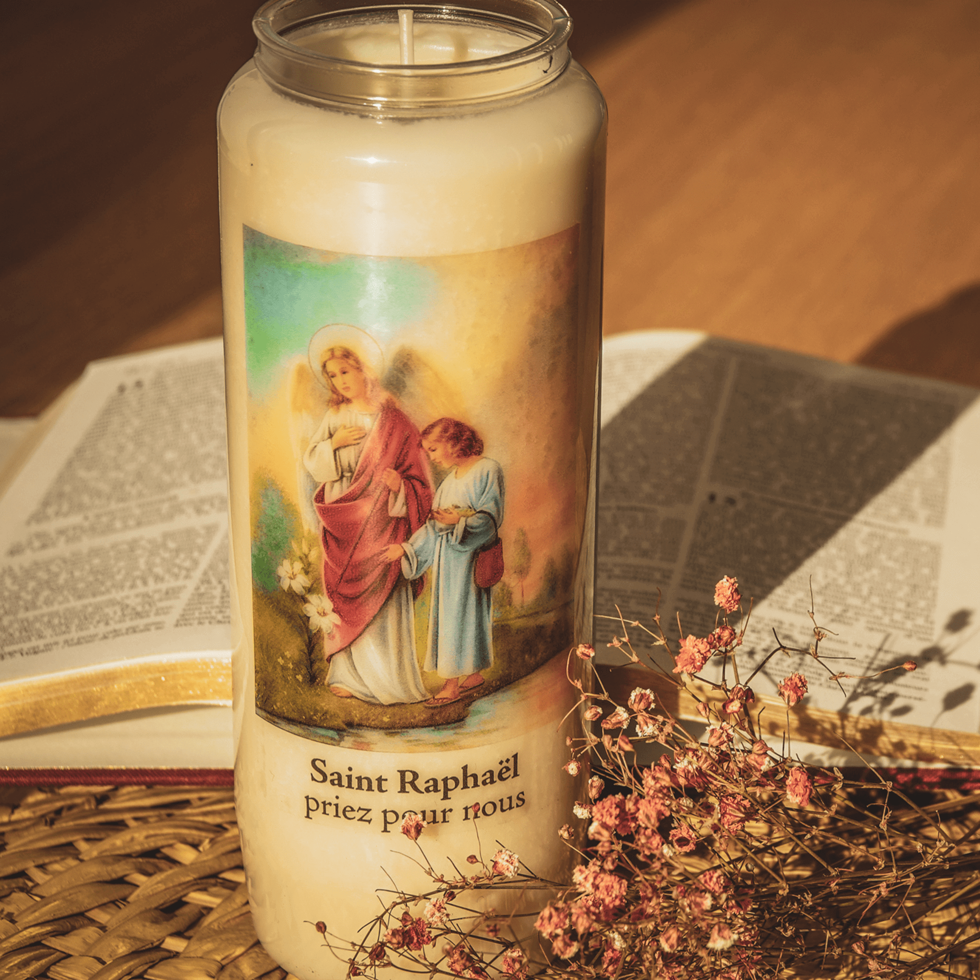 Bougie neuvaine qui accompagne vos prières pour Saint Raphaël