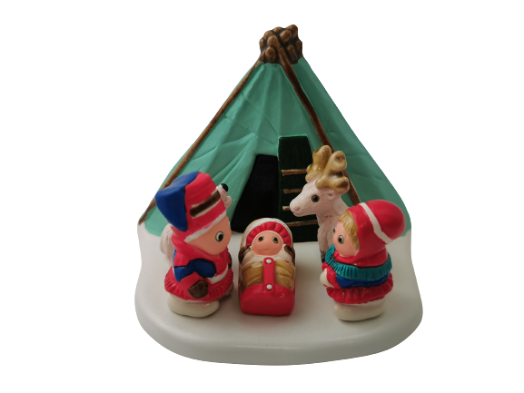 Crèche du Monde - Finlande. Collection Boutique de Fourvière : Crèches artisanales en céramique peinte à la main du Pérou, certifiées Fair Trade. Objets de décoration de Noël.