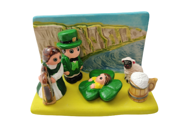 Crèche du Monde - Irlande. Collection Boutique de Fourvière : Crèches artisanales en céramique peinte à la main du Pérou, certifiées Fair Trade. Objets de décoration de Noël.