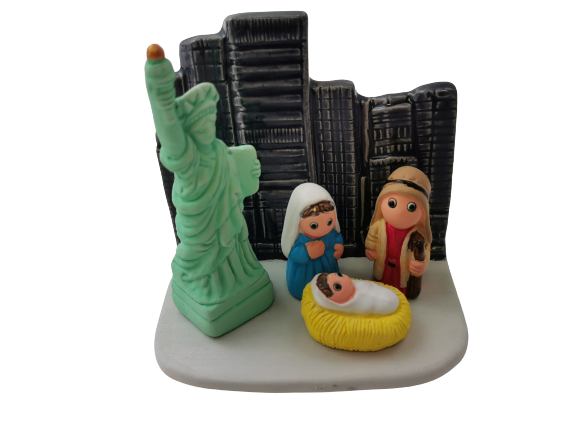 Crèche du Monde - New York. Collection Boutique de Fourvière : Crèches artisanales en céramique peinte à la main du Pérou, certifiées Fair Trade. Objets de décoration de Noël.
