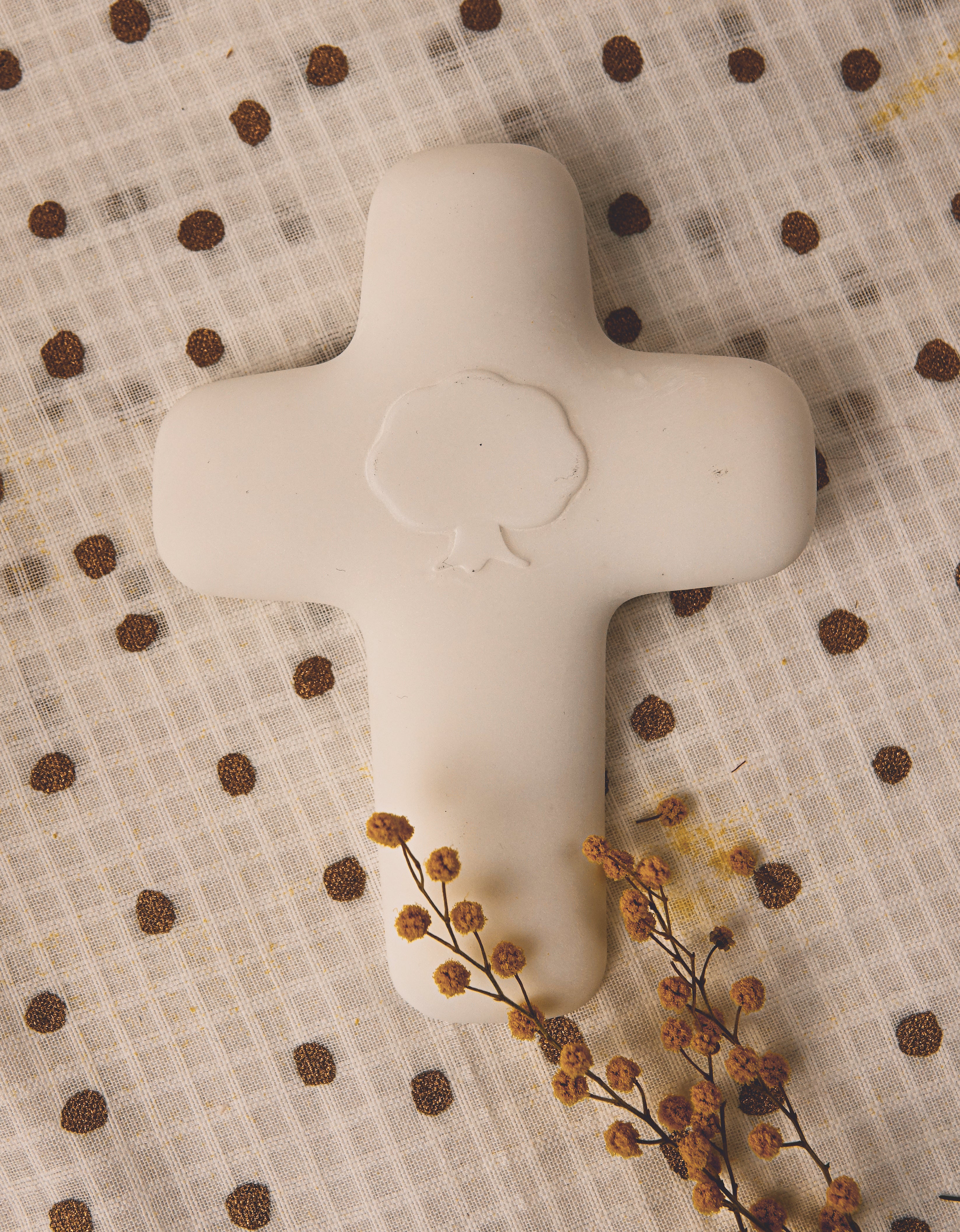 Croix Emany Blanche en albâtre