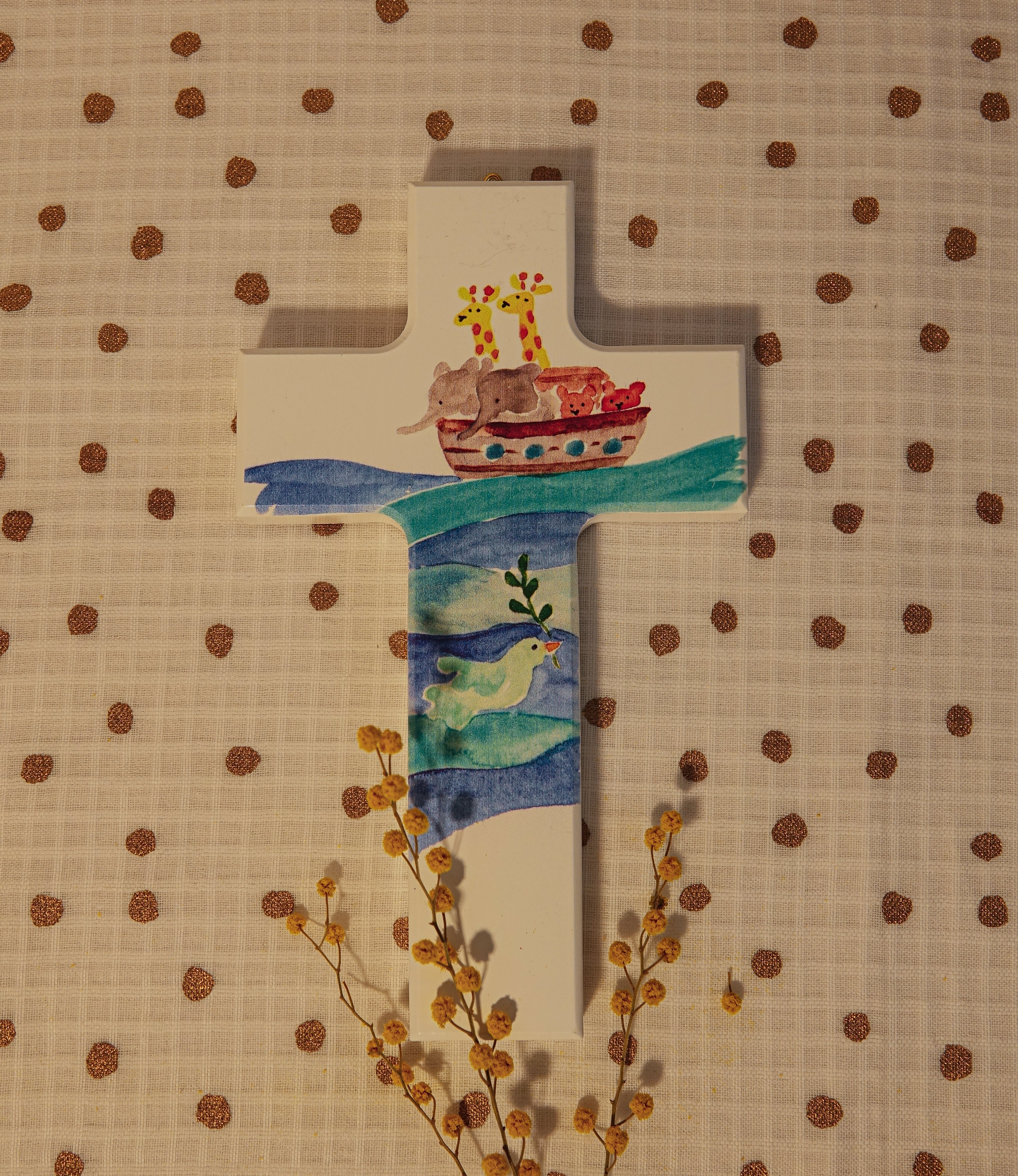 croix enfantine en bois peint