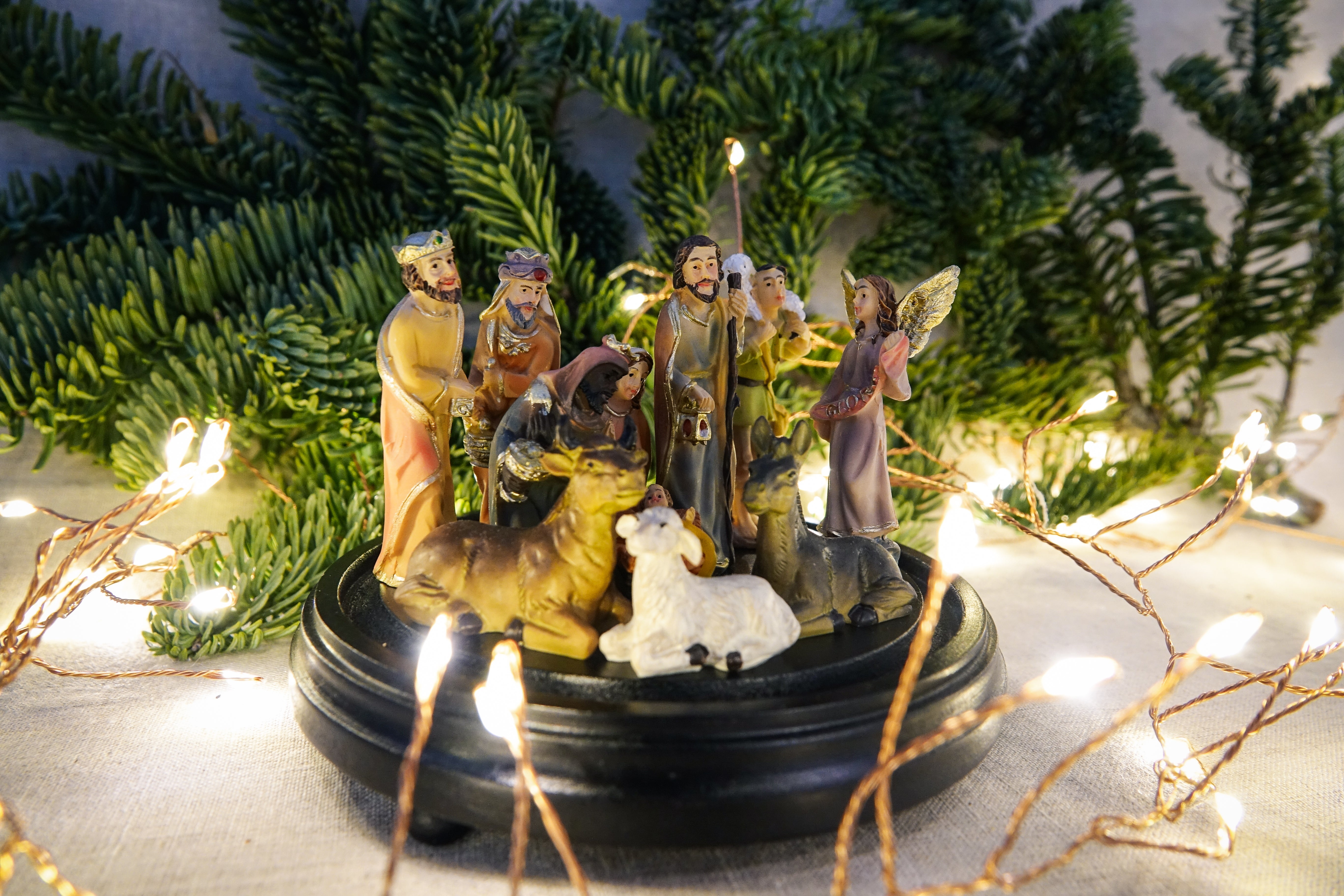 Mini crèche sous globe de verre