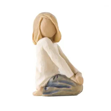 Figurine Willow Tree Joyful Child : Collection Roses in my Garden™, représentation d'un enfant joyeux, idéale pour groupements familiaux, symbole universel de l'amour et de l'épanouissement.