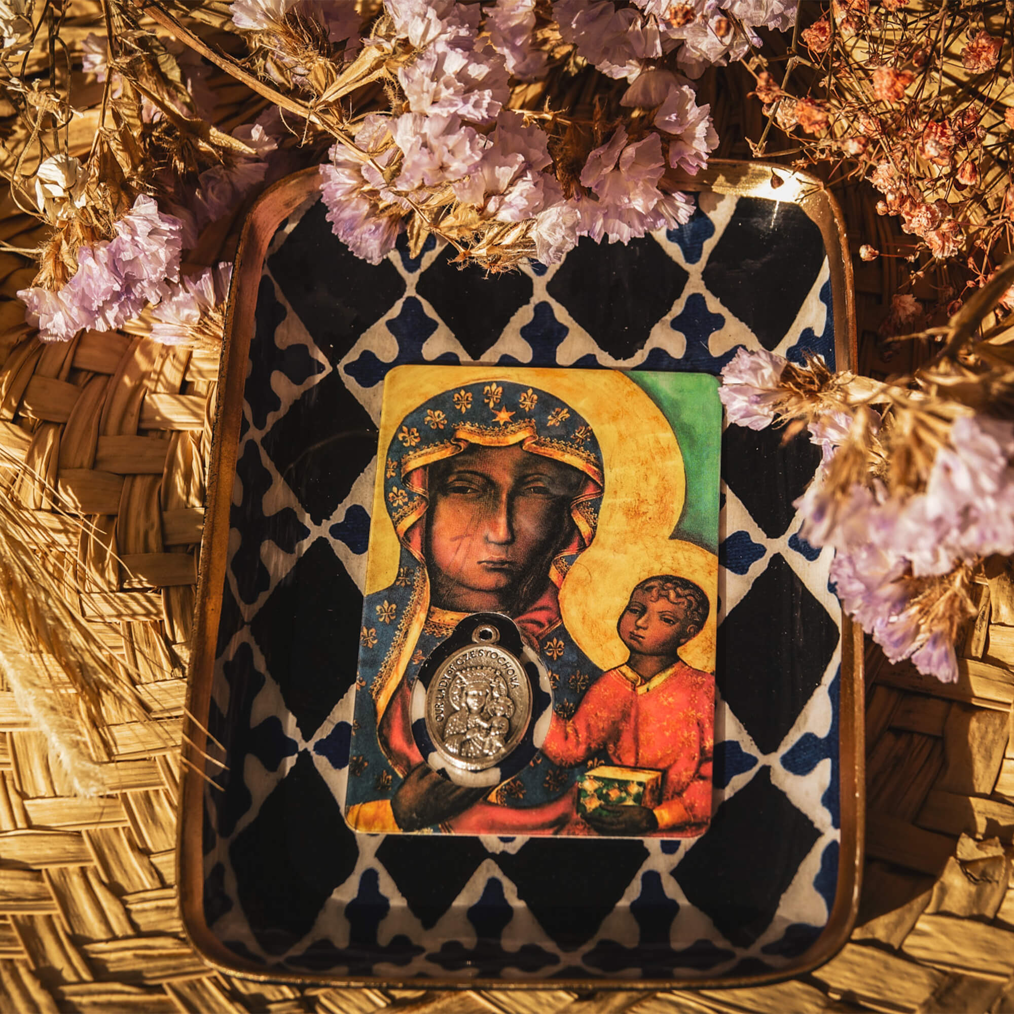 Un cadeau chrétien pour vous apprendre à prier avec cette Carte médaille - Notre-Dame de Czestochowa