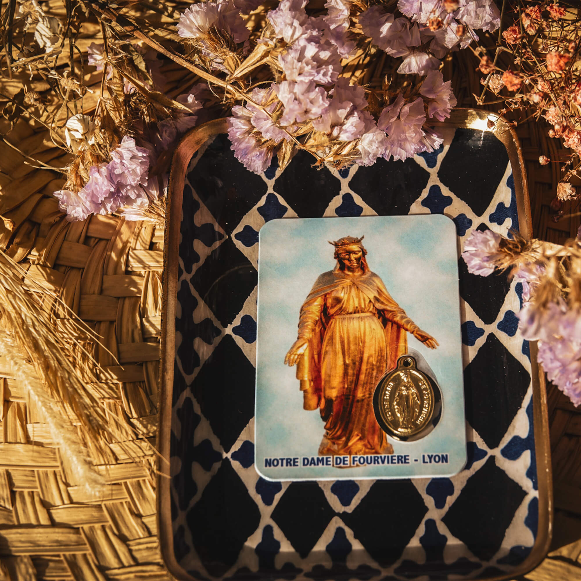 Un cadeau chrétien pour vous apprendre à prier avec cette Carte médaille - Notre-Dame de Fourvière