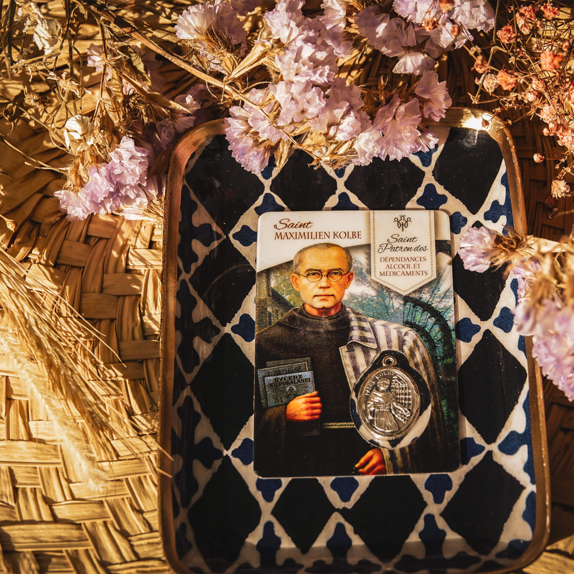 Un cadeau chrétien pour vous apprendre à prier avec cette Carte médaille - Saint Maximilien Kolbe