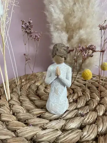 Statuette Willow Tree Prayer of Peace, jeune fille en prière, symbole de paix et de spiritualité