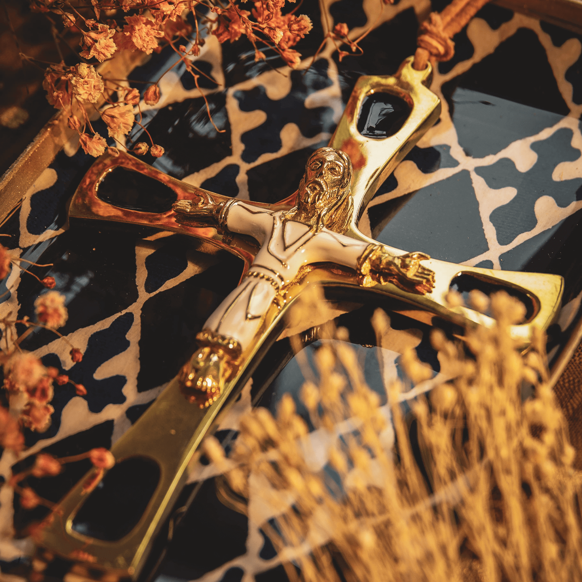 Croix en bronze avec Christ