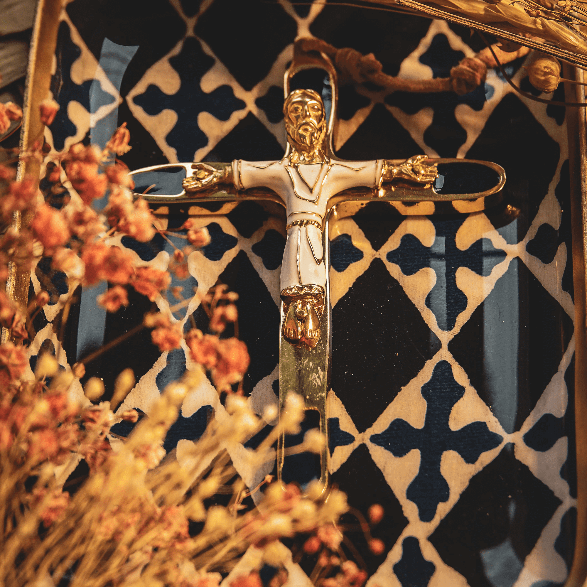 Croix en bronze avec Christ