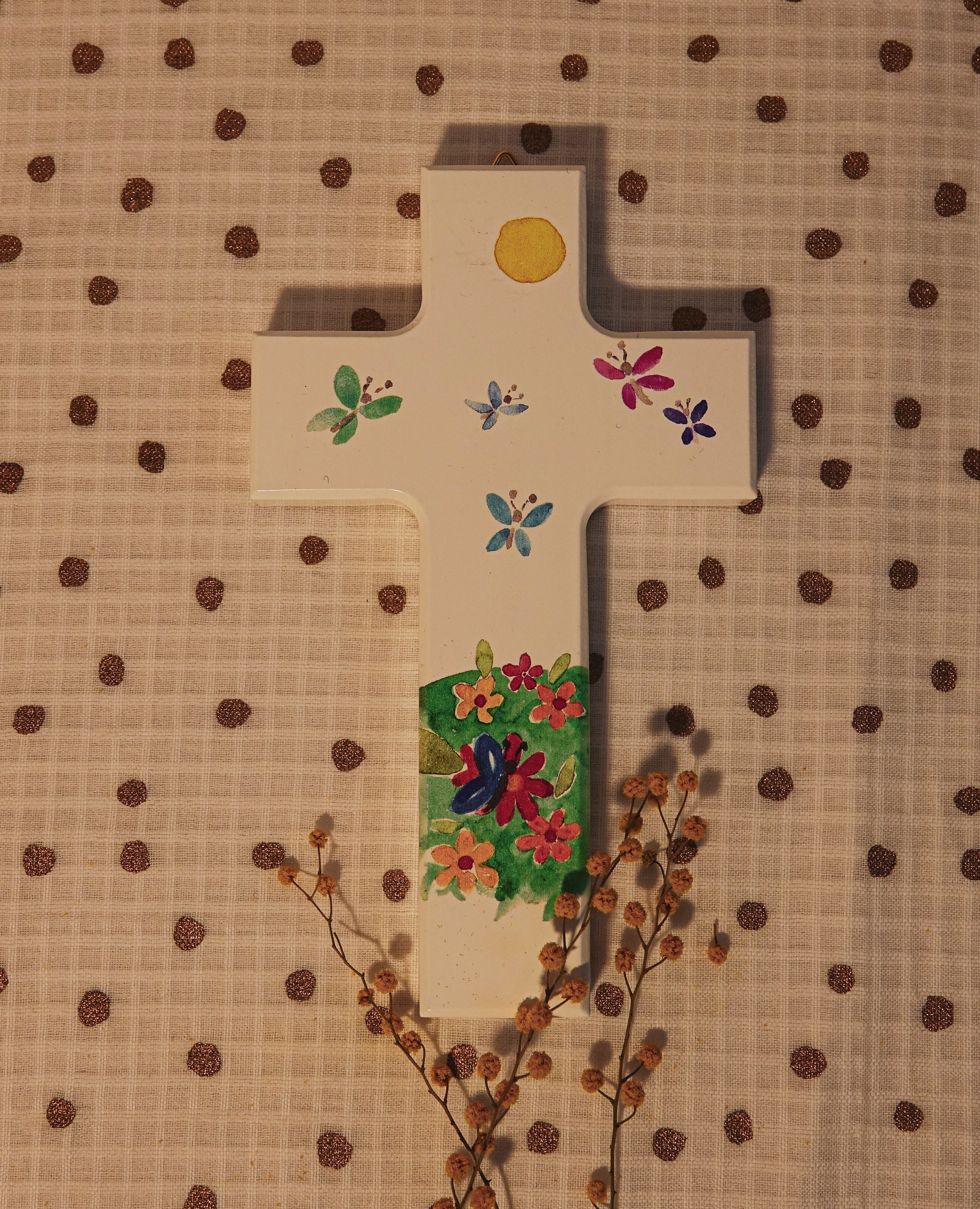 croix enfantine en bois peint