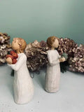 Statuette Willow Tree Good Health par Susan Lordi, résine peinte façon bois, ailes en métal, Ange gardien tenant des pommes, décoration tendre et poétique pour une santé radieuse