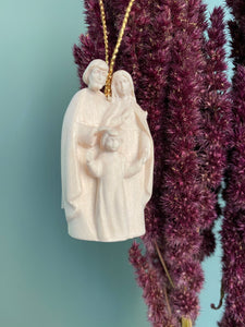 Suspension Sainte Famille en bois naturel